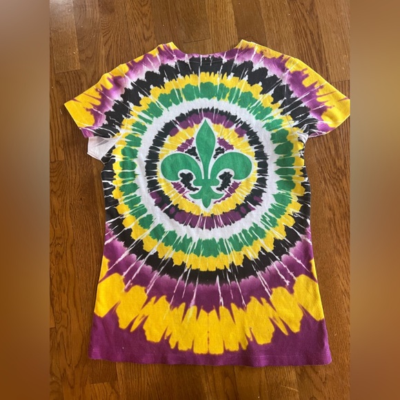 Mardi Gras Fleur de Lis ladies tee. Purple green and gold. Medium.Good condition - Picture 4 of 9